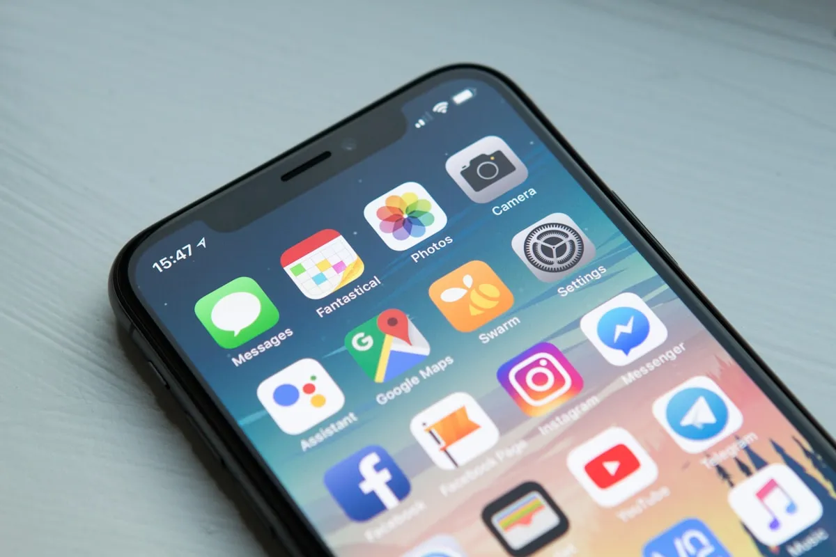 Push notification offer sent from a restaurant app to a customer phone